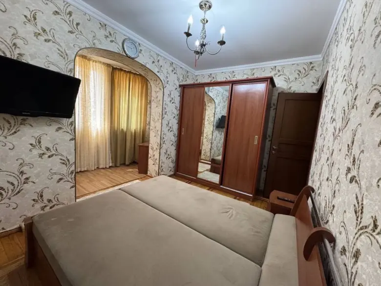 Срочно! Продается 3/3/16 на ул. Афросиеб 70м2