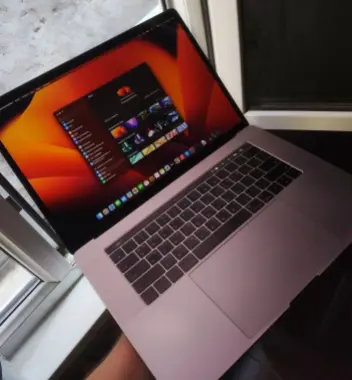 MacBook PRO 15 core i7/16Gb/Radeon DDR5/256. Touch Bar/Touch iD. Pro
