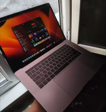 MacBook PRO 15 core i7/16Gb/Radeon DDR5/256. Touch Bar/Touch iD. Pro
