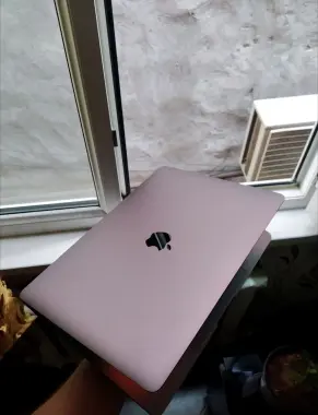 MacBook PRO 15 core i7/16Gb/Radeon DDR5/256. Touch Bar/Touch iD. Pro
