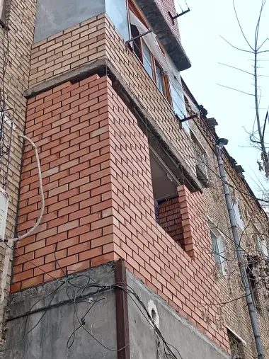 Кладка балкон.  Balkonga ablisofka gisht teramiz.