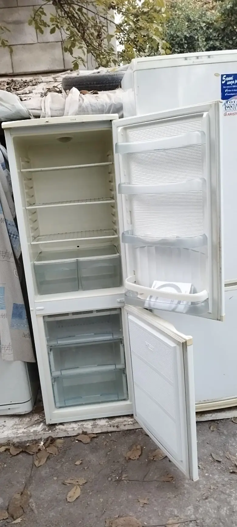 Продается холодильникАристон