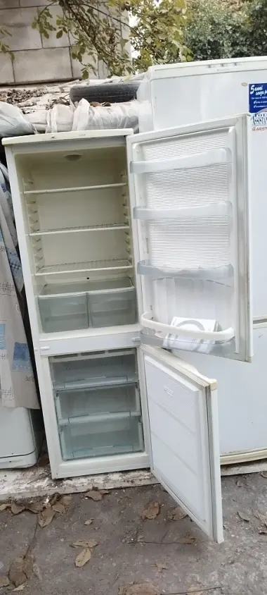 Продается холодильникАристон